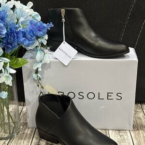 Aerosoles Cayu Bootie Black Faux Leather Size 6 M